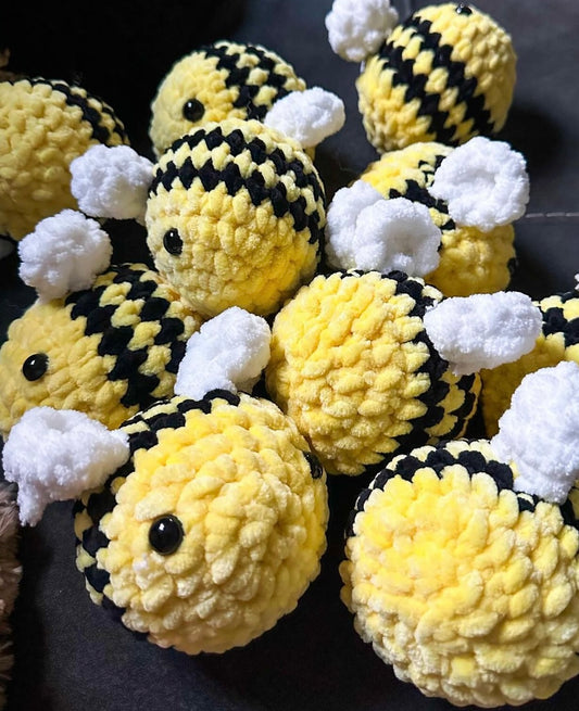 Bee | For sale | Birthday gift | Valentine gift | Baby toys | Room decor | Crochet animal | Amigurumi | gift | pattern | animal | anime